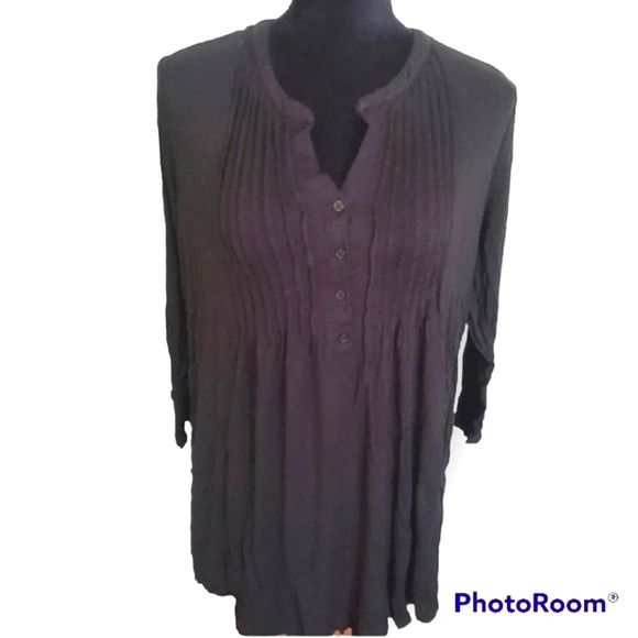 Simply Emma black pleated front top. - Picture 1 of 7